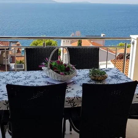 Summer Lounge Apartment