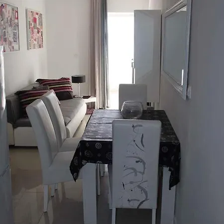 Summer Lounge Apartment